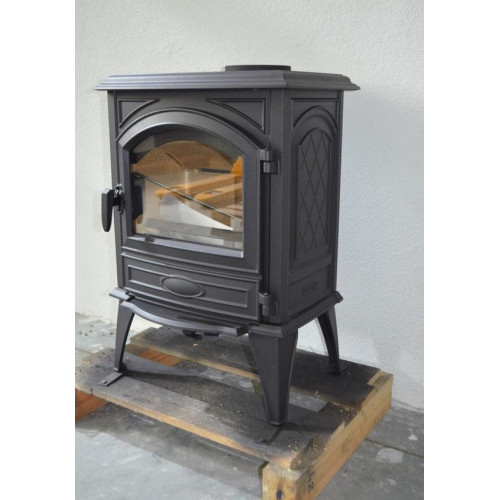 Ефективна і стильна камінна піч Dovre 540 W для вашого домашнього комфорту